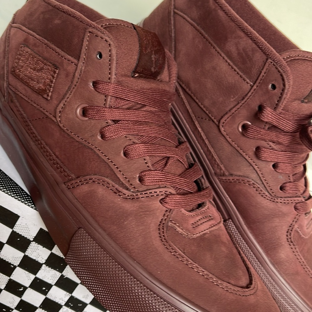 Vans Men’s Skate Half Cab
Mono Chocolate
VNDASFCDCHC
Sneakers - Picture 8 of 16